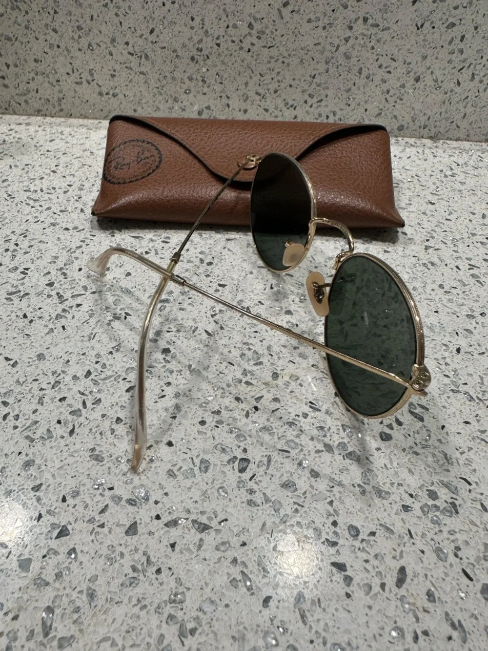 Ray-Ban Round Metal Sunglasses in Polished Arista Gold WITH CASE